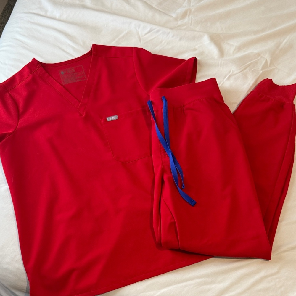 Figs Red Scrub Set